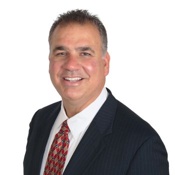 Portrait of Nelson Bosque, REALTOR®.
